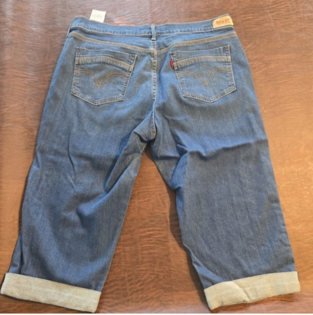 Women's Levi's Capris